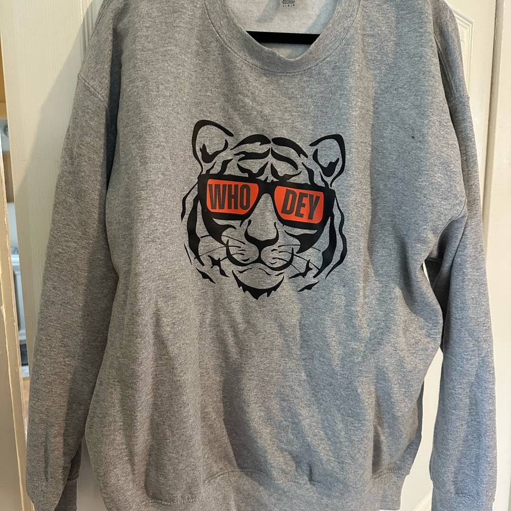 Gray Crewneck Sweatshirt large men’s. Cincinnati Bengals